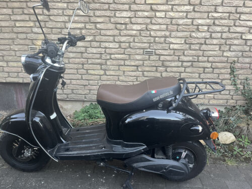 Nova Motors Retro Star E-Roller 45kmh
