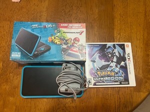 Nintendo 2DS XL Console - Black/Turquoise + Mario Kart 7 & Pokemon Ultra Moon