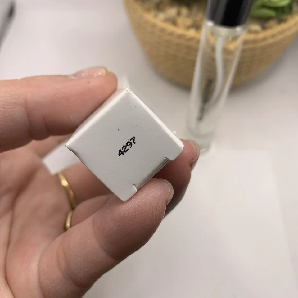 Spray de viaje Gloss Moderne Nouvelle Ame 0,34 oz/10 ml EDP ••NUEVO EN CAJA••🎁 Foto 3 de 4