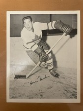 1945-54 Quaker Oats Hockey Photo Howie Meeker (Action/White Jersey) VG/EX