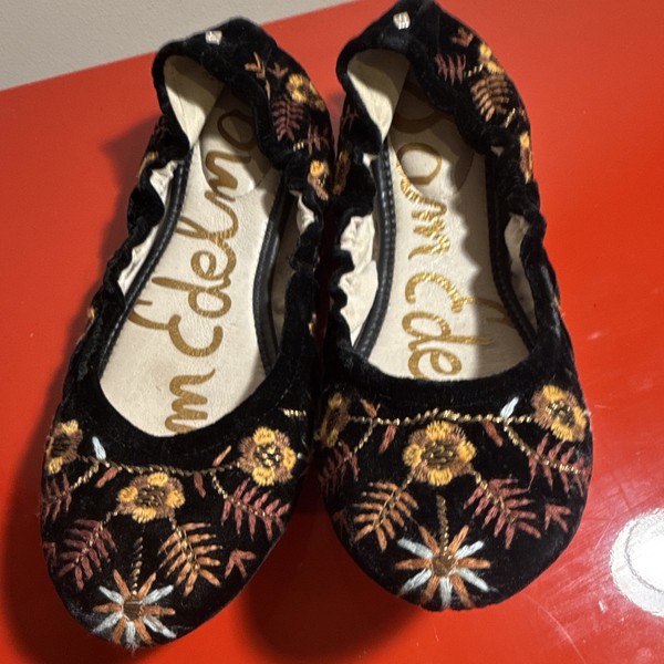 Sam Edelman Women’s Black Ballet Flats Floral Embroidered Slip-On Round Toe 9.5
