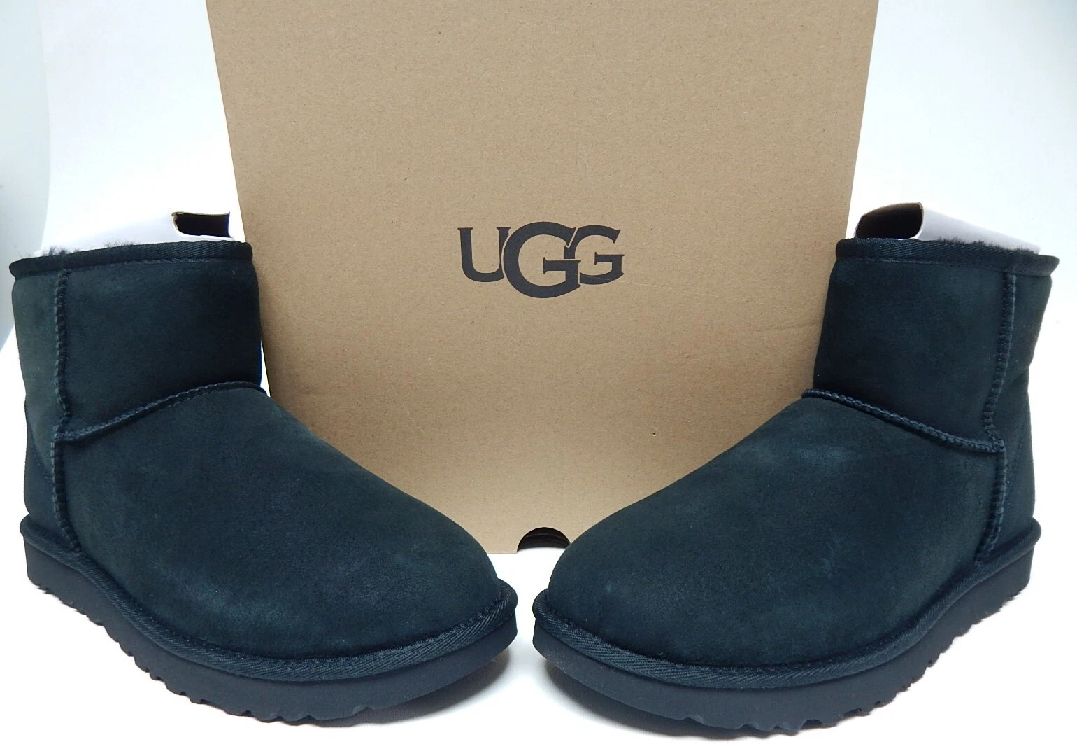 UGG Classic Mini II taglia US 10 M EU 41 stivali invernali in pelle scamosciata neri 1016222