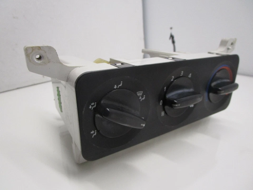 2004-2005 LAND ROVER FREELANDER 交流加热器气候控制开关原始设备制造商 — 第 2/4 张图片