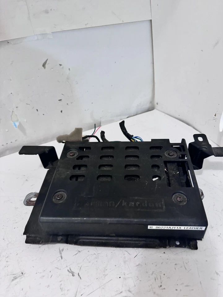 Amplificador de audio Subaru Outback 2010 OEM 86221AJ11A Foto 4 de 4