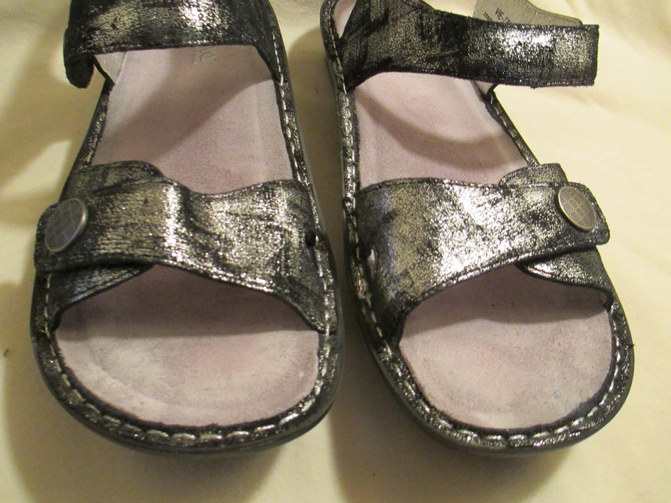 Sandalias de cuero plateadas metálicas ALEGRIA Vienna VIE-7761 UE 43 EE. UU. 11,5-12 USADAS 1x Foto 4 de 4