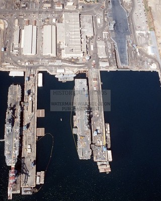 AERIAL VIEW USS TARAWA USS ESSEX LONG BEACH NAVAL SHIPYARD 1993 8X10 PHOTO