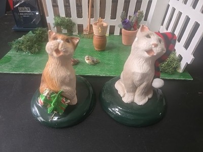 LOT OF 2 CATS BYERS CHOICE CAROLERS CHRISTMAS 1988