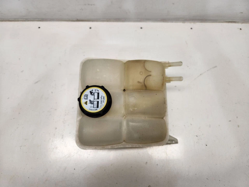 2007-13 Volvo C30 (2.5L / AT / FWD) Coolant Reservoir W/ Cap - Image 2 of 4
