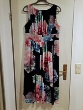 Dunkelblaues Blumenkleid mit passendem Bolero