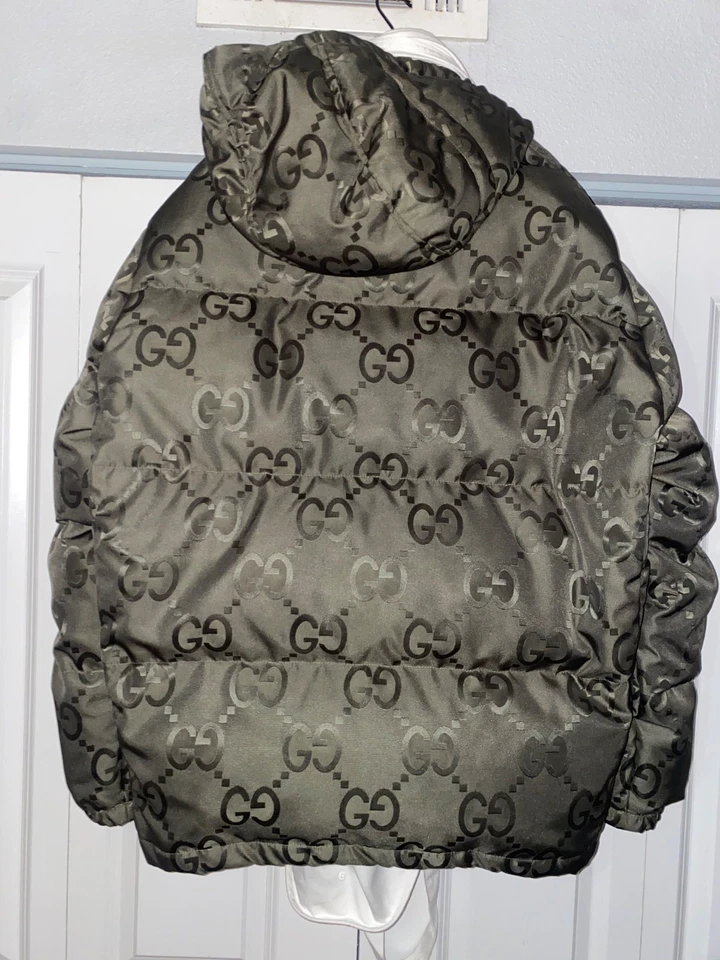 CHAQUETA ACOLCHADA DE LONA GUCCI JUMBO GG Foto 3 de 4