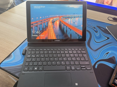 Samsung Galaxy Book 10.6, 64GB, Intel Core m3, Windows 10, Silber Convertible