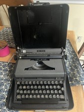 Royal Quiet De Luxe Vintage Manual Portable Typewriter with Case thumbnail
