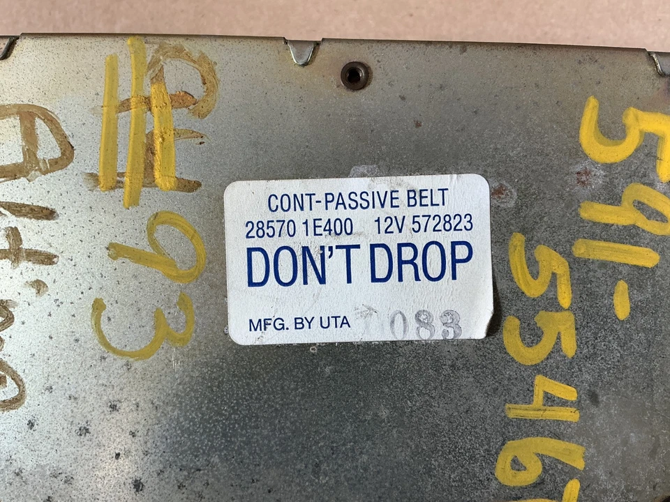 Módulo de control del cinturón de seguridad Nissan Altima 1993-1997 28570 1E400 Foto 4 de 4