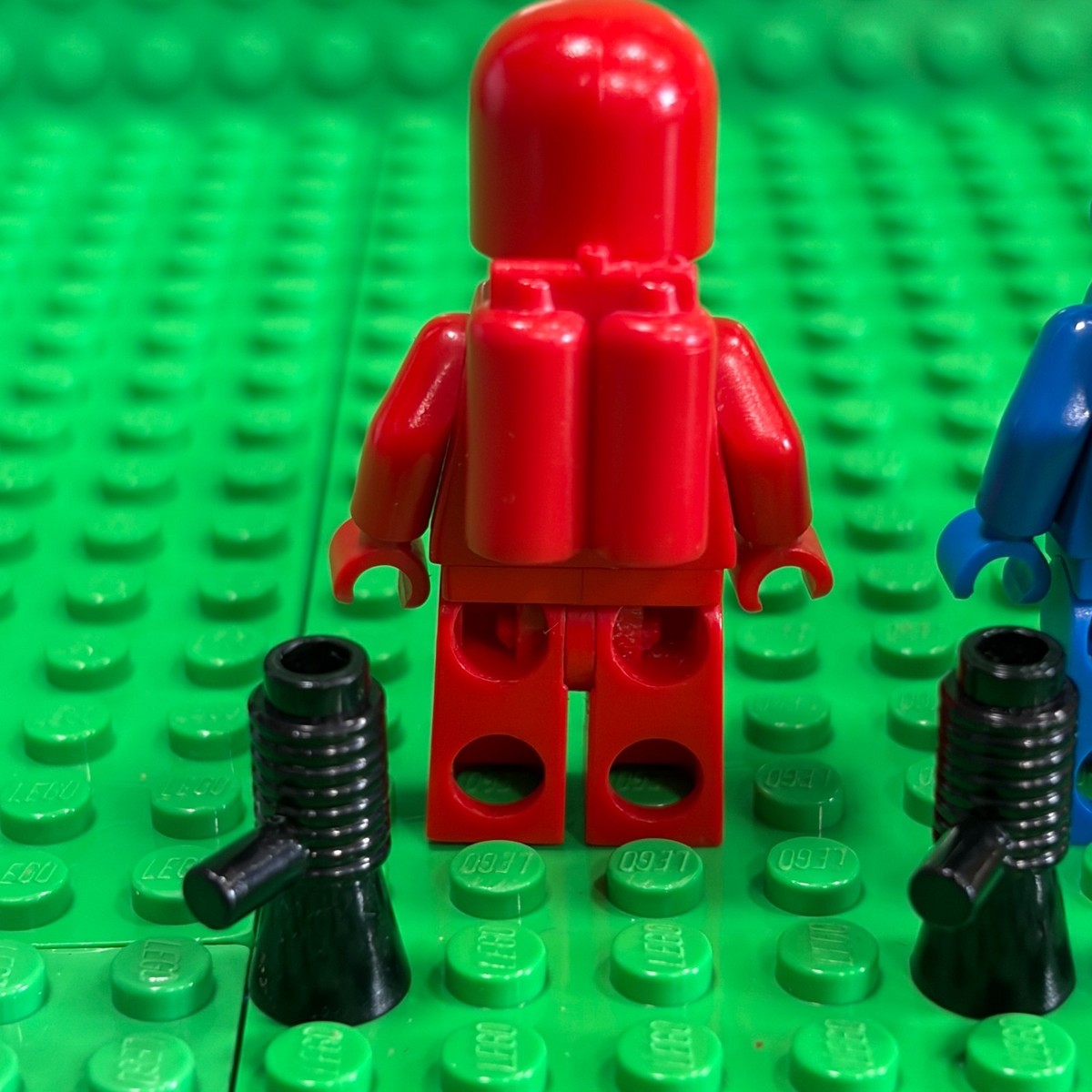 LEGO Minifigure Classic Spaceman (Lot of 4) Red Blue Yellow White