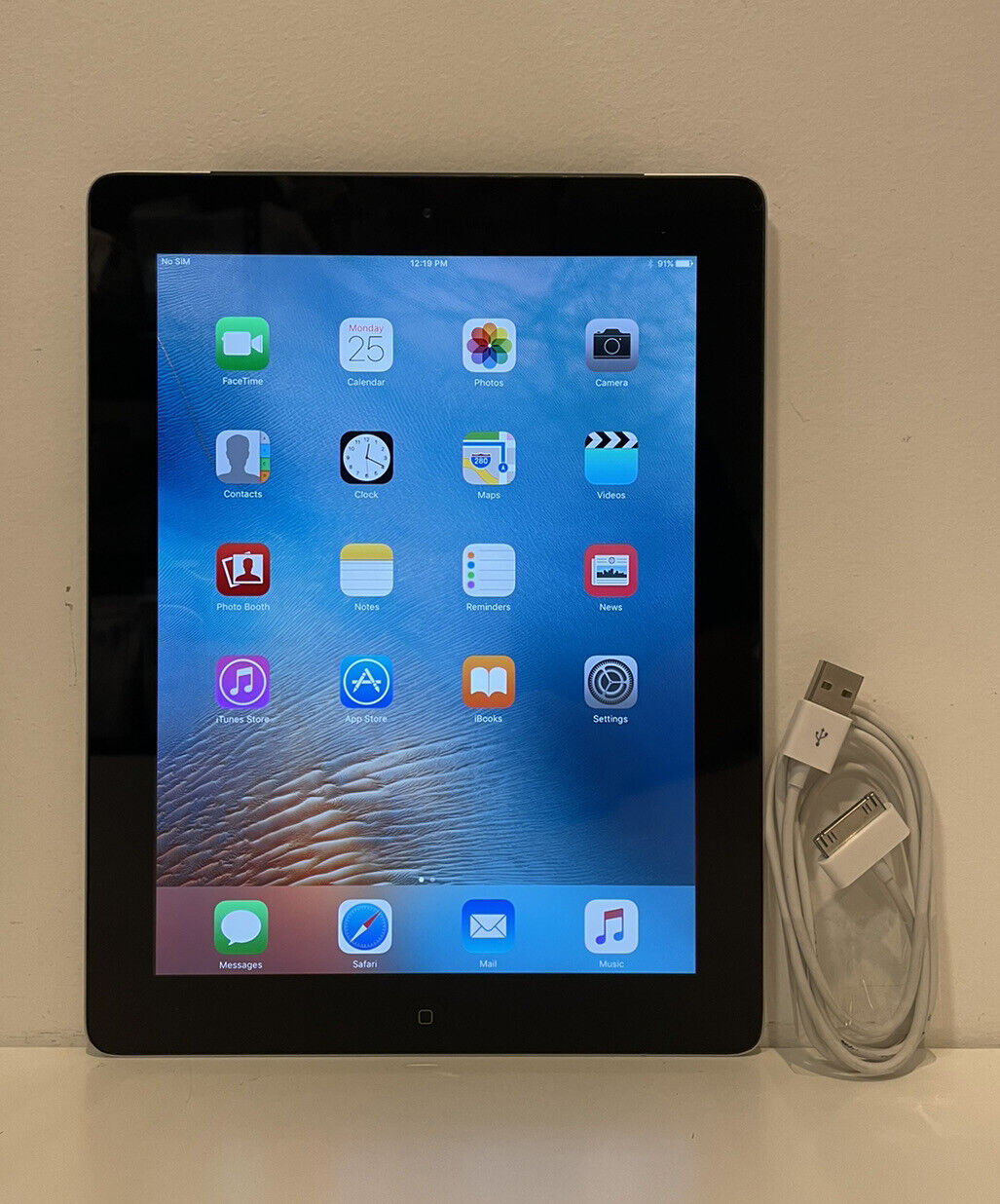 Apple iPad 3rd Gen. 32GB, Wi-Fi + Cellular (AT&T), A1430, 9.7in - Black