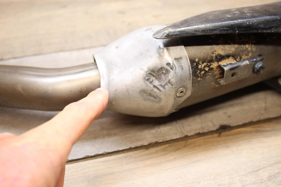 2004 Yamaha YZF R1 OEM ПРАВАЯ ВЫХЛОПНАЯ ТРУБА ГЛУШИТЕЛЬ СКОЛЬЖЕНИЯ НА КАНИСТРЕ ГЛУШИТЕЛЬ - Изображение 4 из 4