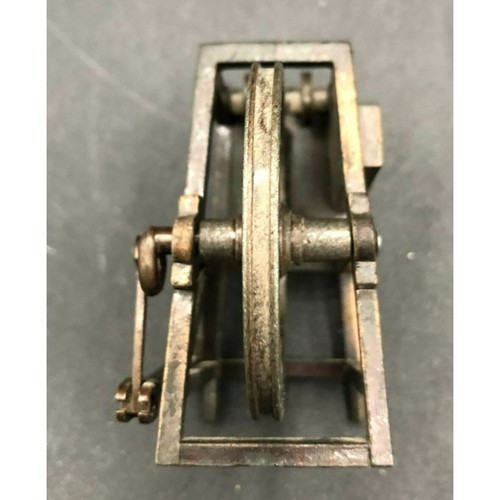 Vintage Antique Looking Spinning Wheel Miniature Die Cast Pencil Sharpener - Picture 4 of 6