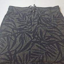 Tommy Bahama Skirt Women s Medium Blue/grey floral great pre-owned condition