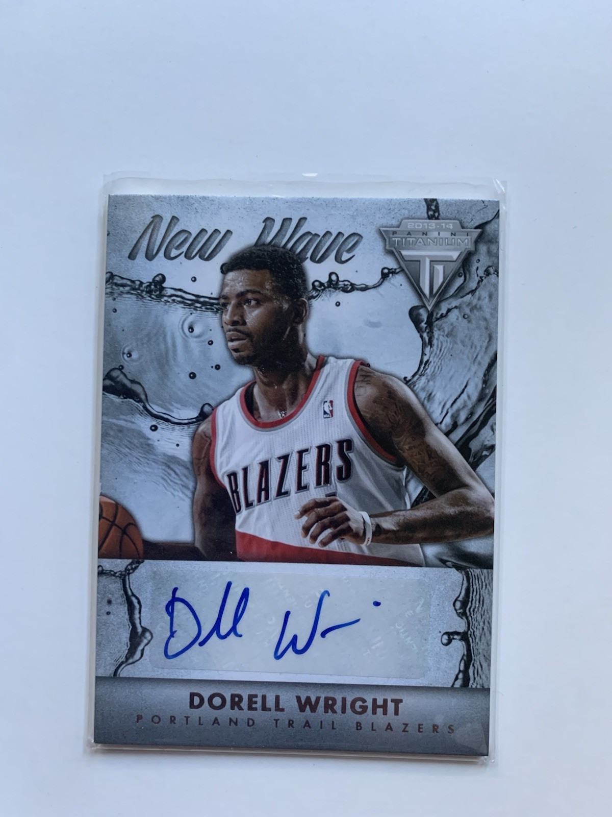 2013-14 Panini Titanium New Wave Signatures Dorell Wright #25 Auto