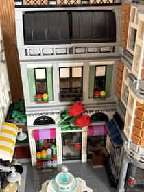 LEGO Assembly Square 10255 100% Complete & Instructions Creator Expert -mm