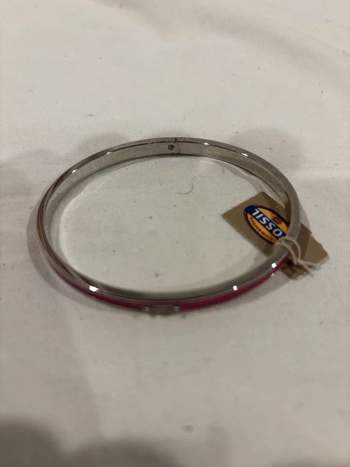 Nuevo con etiquetas Brazalete Brazalete Fósil Tono Plata Y Rosa Fucsia Ovalado Sin Cordones Foto 4 de 4