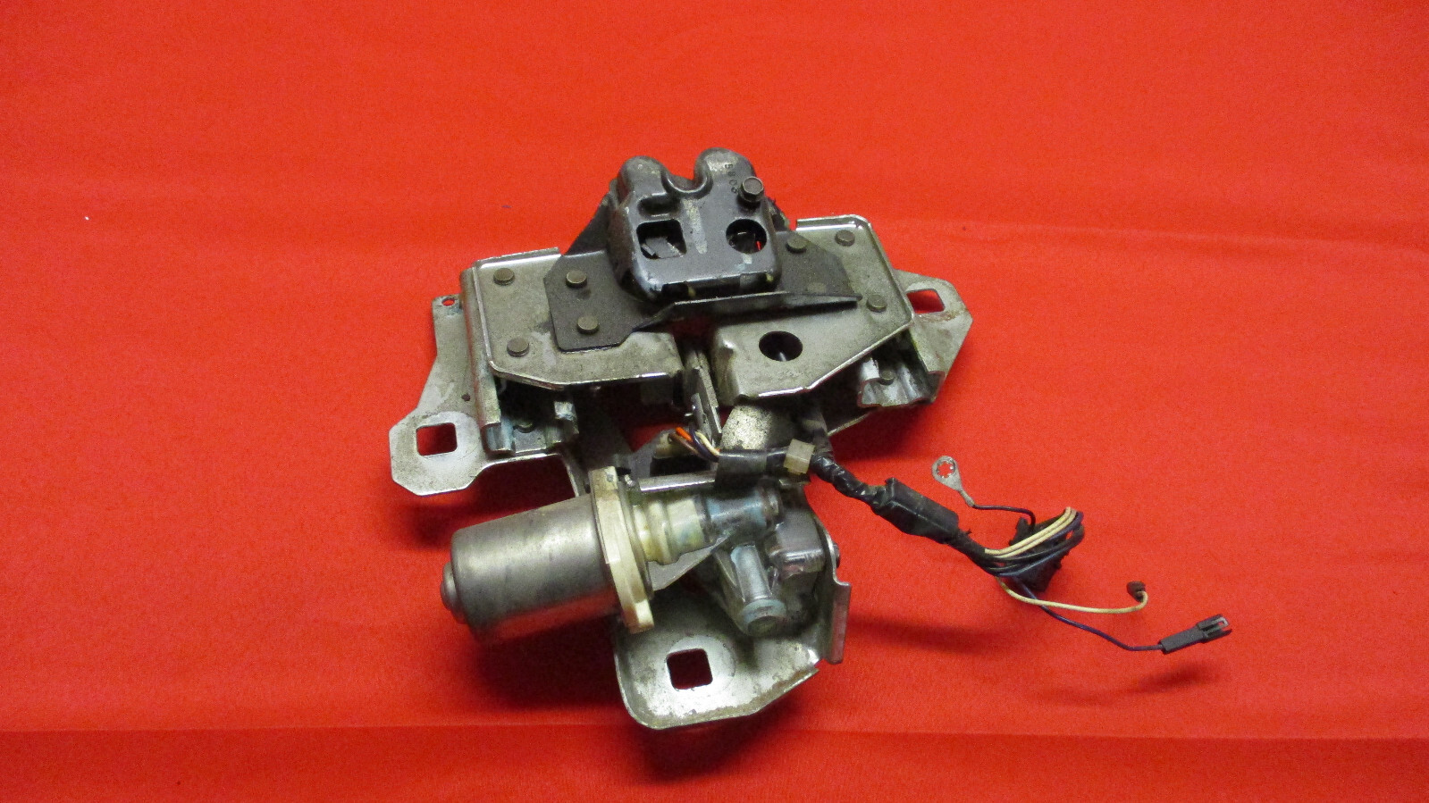 19851990 CAMARO FIREBIRD TRANS AM TRUNK LATCH PULL DOWN WORKING BUT