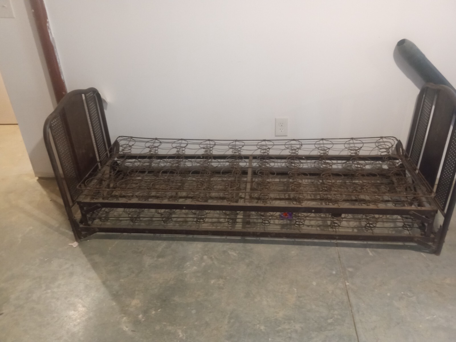 Antique Metal Bed frame single double 