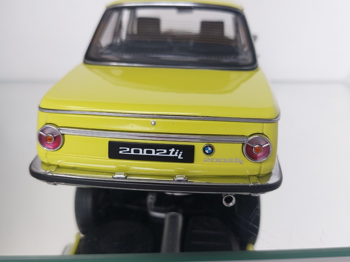 AUTOart BMW 2002 tii 1:18 Rare colour | eBay
