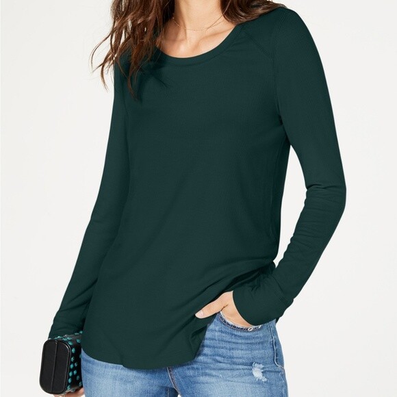 black curved hem t shirt