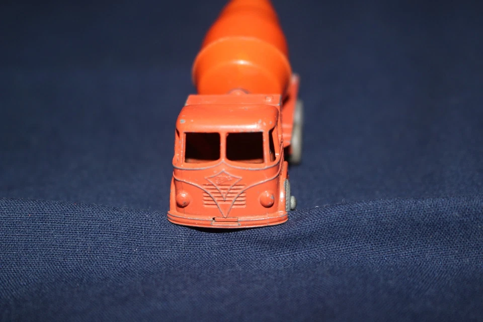 Mezclador de cemento de forraje vintage Lesney Matchbox No.26 ruedas grises Foto 4 de 4