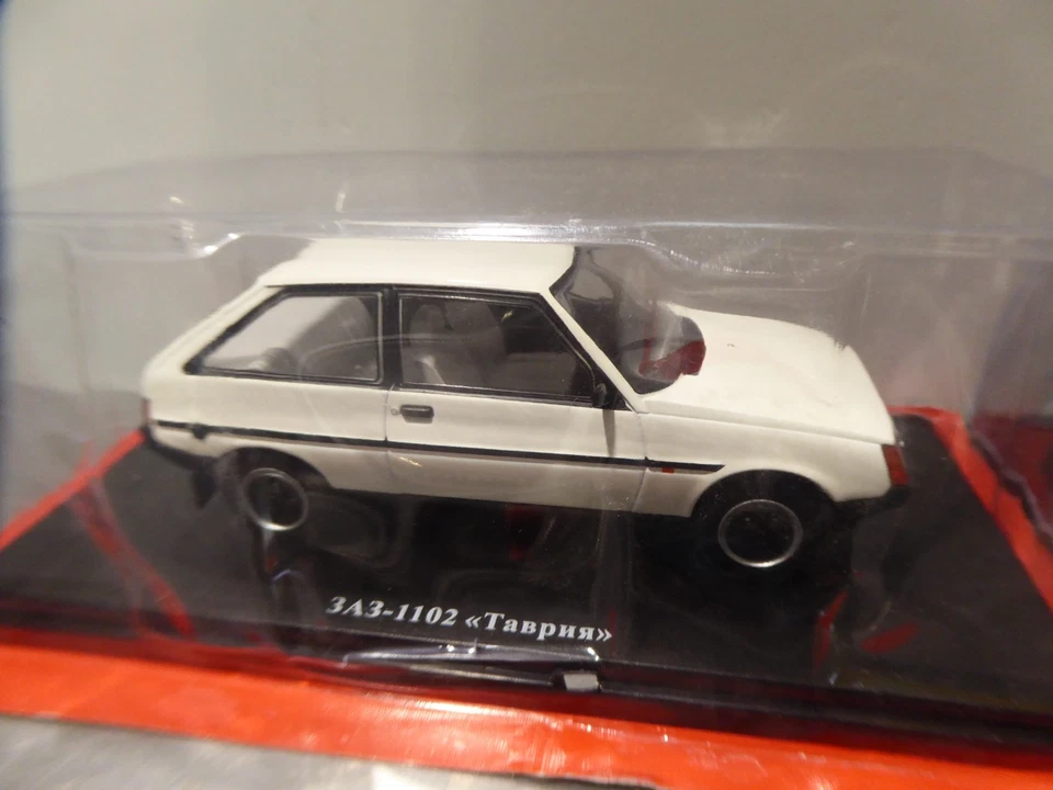 Lot de 3 Voitures Miniatures 1/24 Ferrari Skoda Diecast car ILE84 - Photo 3/4