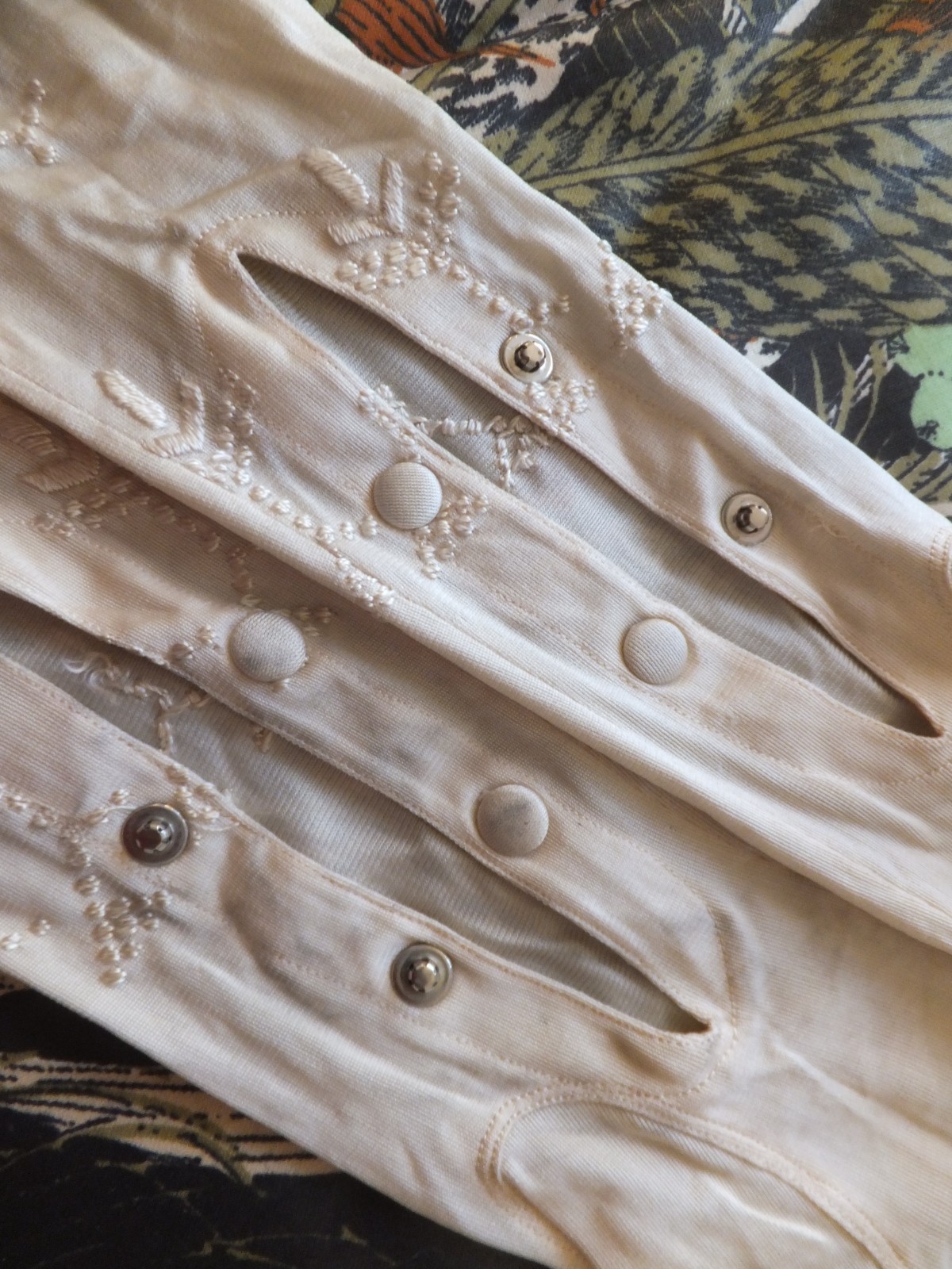 Kayser Silk Ladies Gloves Evening Opera Bridal Embroidered Buff SZ 6.5 NEW Rare