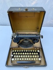 ROYAL Portables Vintage 1931 Model P Typewriter Brown Duotone with Case thumbnail