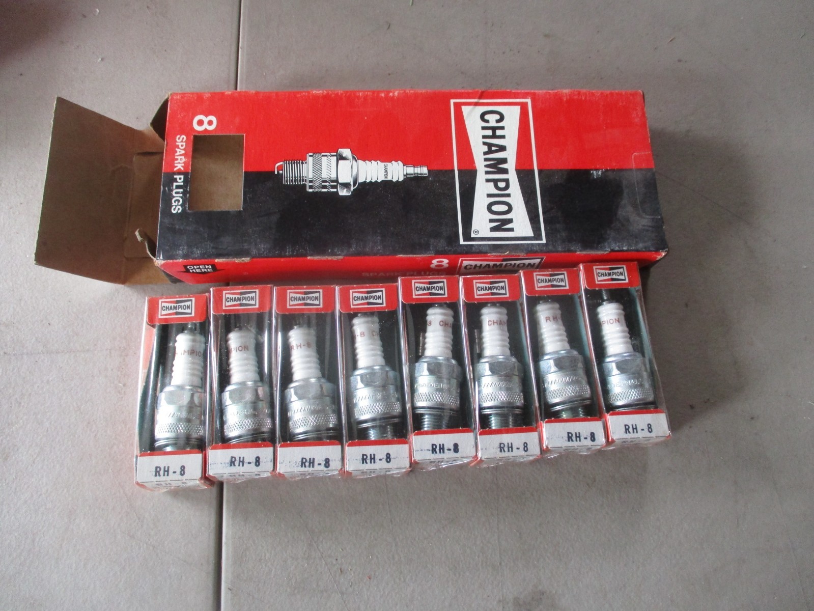 New NOS Champion Spark Plugs 8 RH8 Multiple Small engine applications R8HC