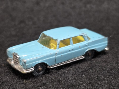 #ad Husky Models No. 3 Mercedes 220 with Opening Boot $10.00