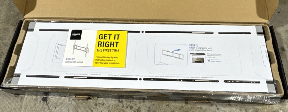 Soporte de pared para TV inclinable Sanus VXT7-B2 Premium X-Large para televisores de 65"-140", negro Foto 2 de 4