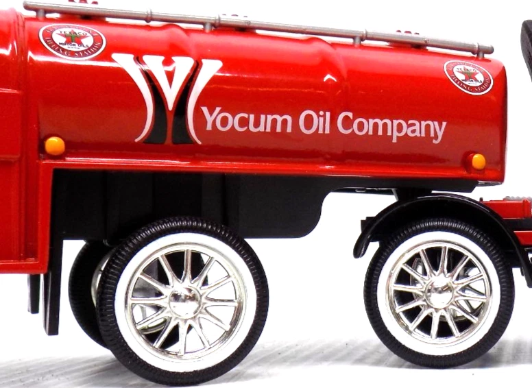 Ertl # 19718 TEXACO YOCUM OIL COMPANY 1918 FORD RUNABOUT TANKER TRAILER TRUCK - Image 2 of 4
