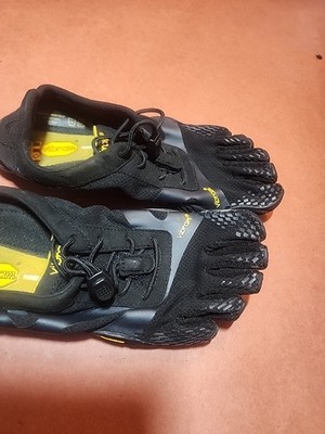 Vibram Five Fingers Black 14W0701 Size 6-6.5 Shoes Toes Slip On