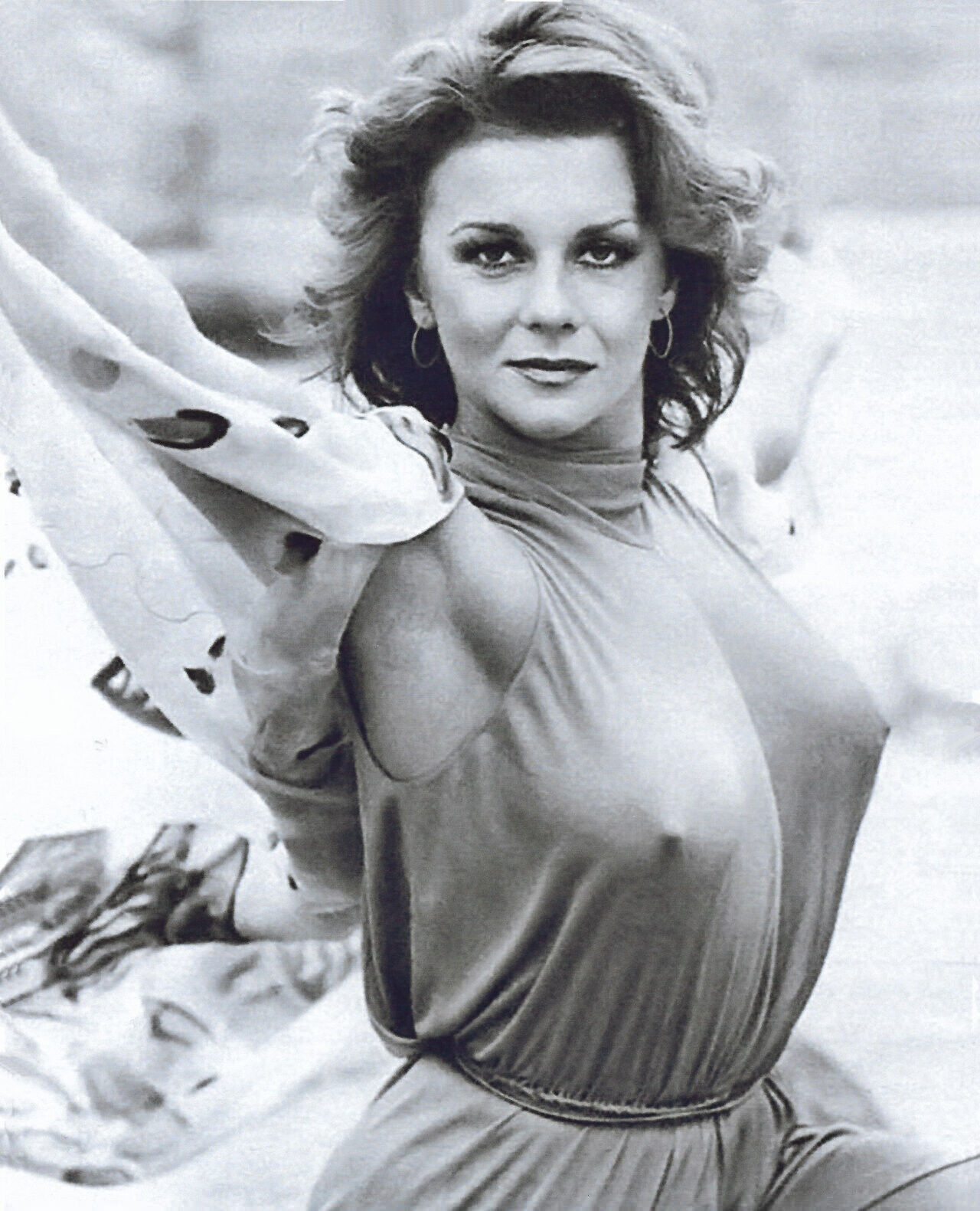Ann Margret Black And White Smiling With No Bra 8x10 Picture Celebrity Print
