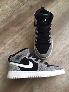 leopard jordan 1
