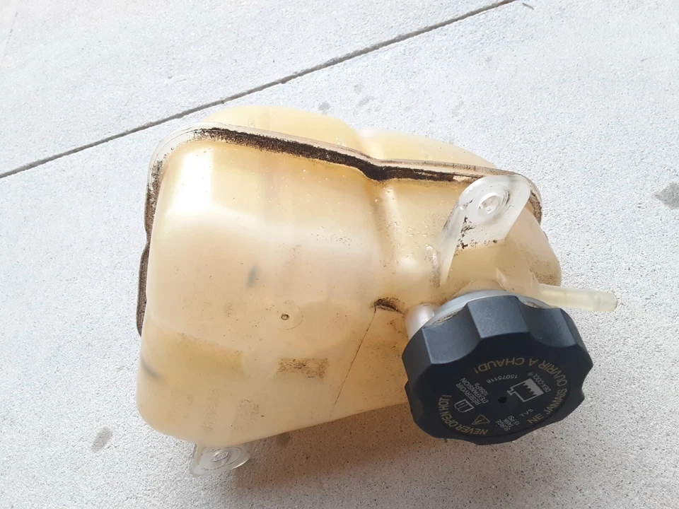 2008-2012 CHEVROLET MALIBU RESERVATÓRIO DE TRANSBORDAMENTO DE LÍQUIDO DE ARREFECIMENTO # 15908178 FABRICANTE DE EQUIPAMENTO ORIGINAL* - Imagem 2 de 4