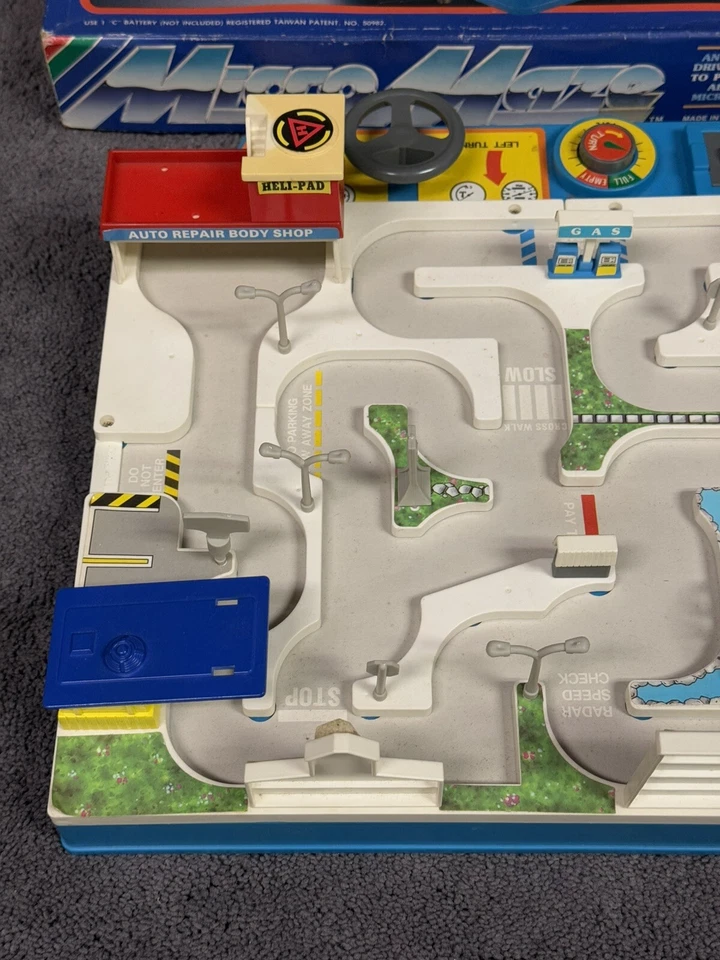 Micro Maze Dah Yang Micro Machine Playset + 19 Micro Machines Cars Trucks Boats - Image 2 of 4