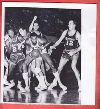1965 WILT CHAMBERLAIN 76ers VS BULLETS GLOSSY PHOTO