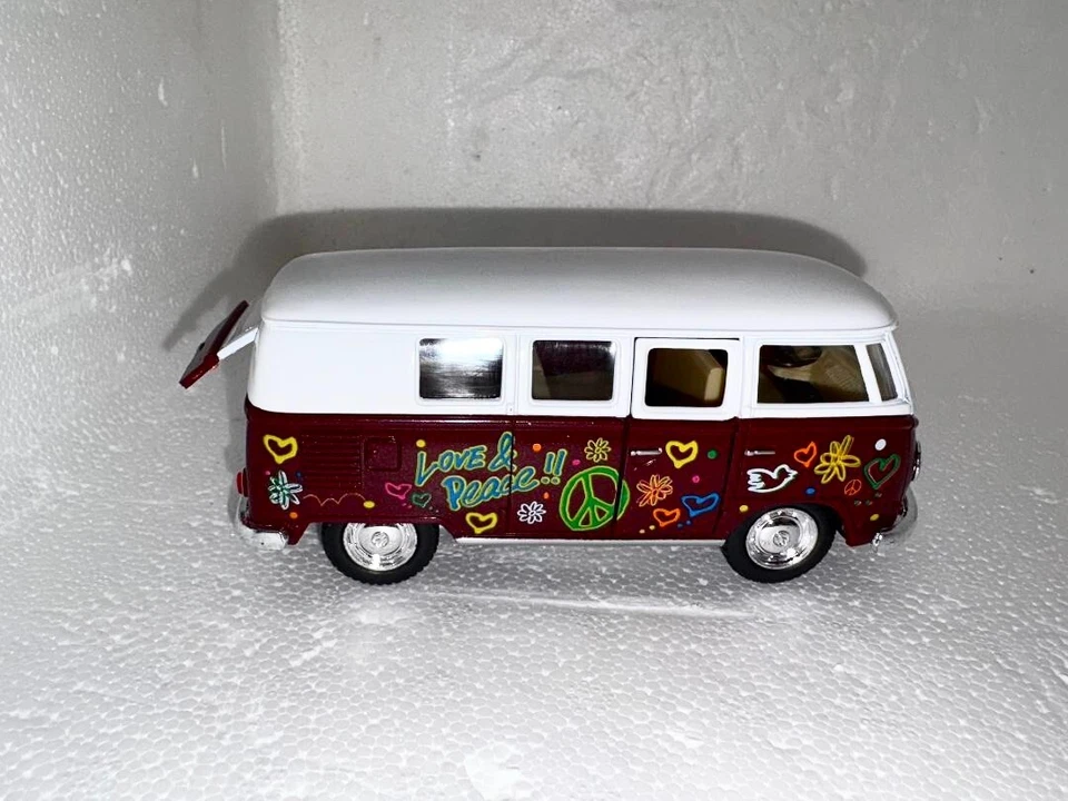 Volkswagen Peace & Love Van 1962 - en cuatro colores con acción de motor retroceso 1/43 Foto 3 de 4