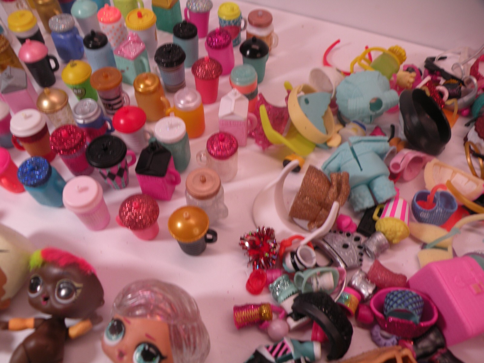 Huge Lot of 200+ Pieces LOL Dolls Accessories Sunglasses Wigs Cups Shoes Bags +B