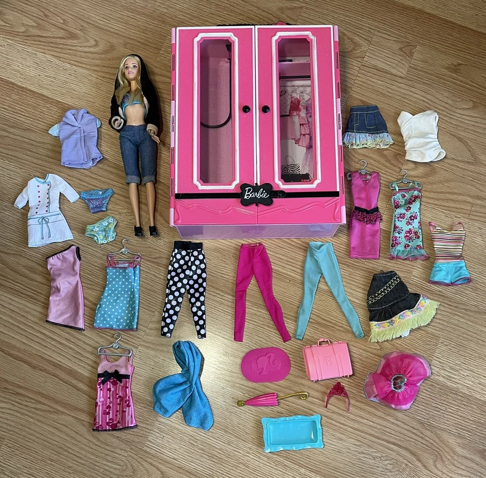 Barbie Ultimate Armario Portátil Juguete Moda Muñeca + Ropa y Accesorios Lote Foto 2 de 4