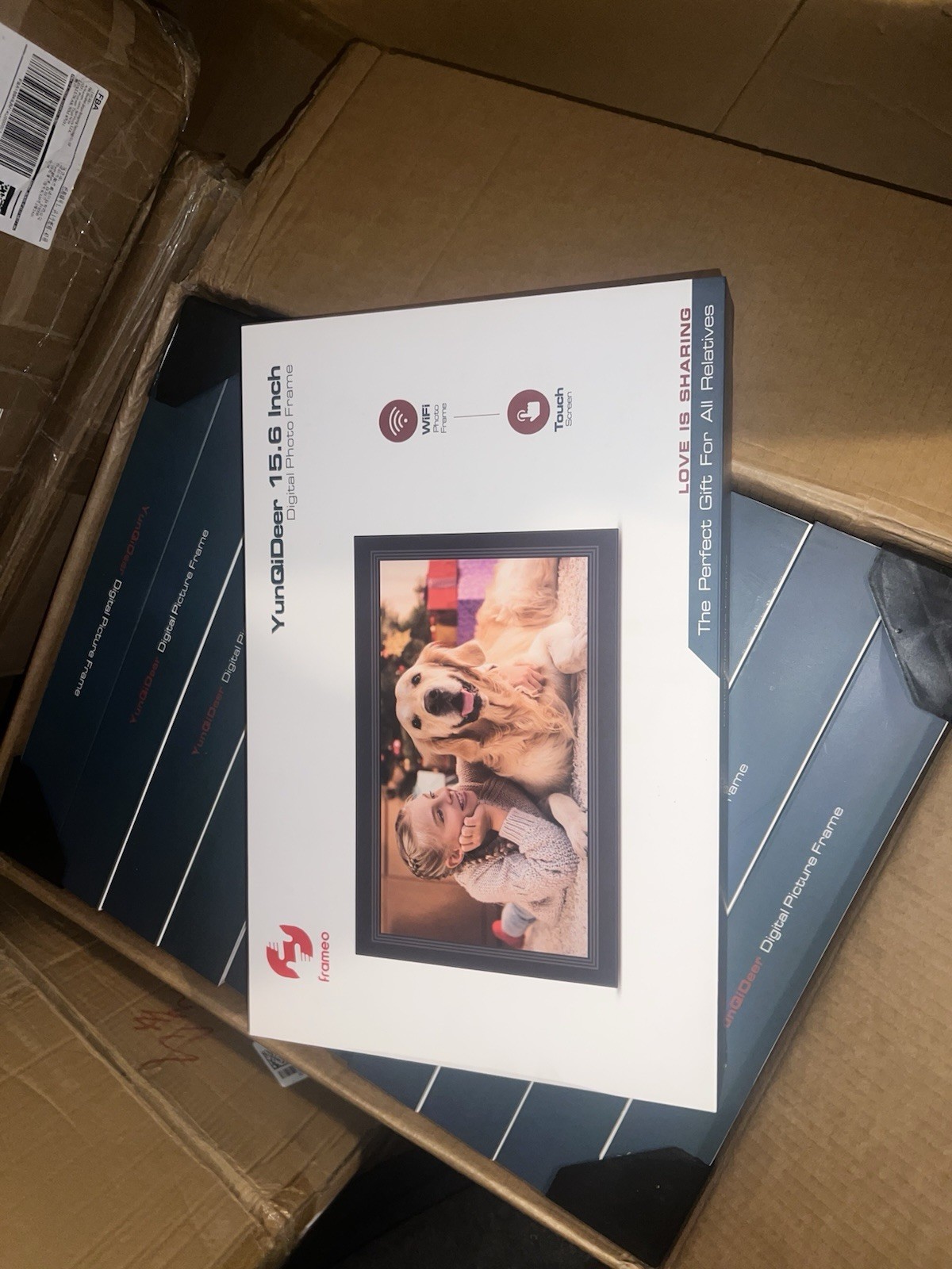 YunQiDeer 15.6 Inch Digital Picture Frame with Remote Control