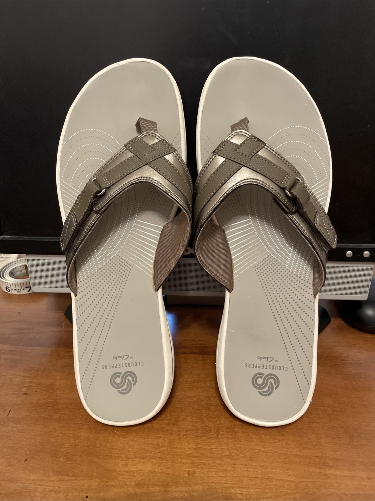 Clarks Womens Size 11 Cloud Steppers Flip Flop Sandals-image