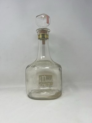 Vintage Jack Daniels Old No 7 Bourbon Whiskey Glass Decanter Bottle Gold 1.75L
