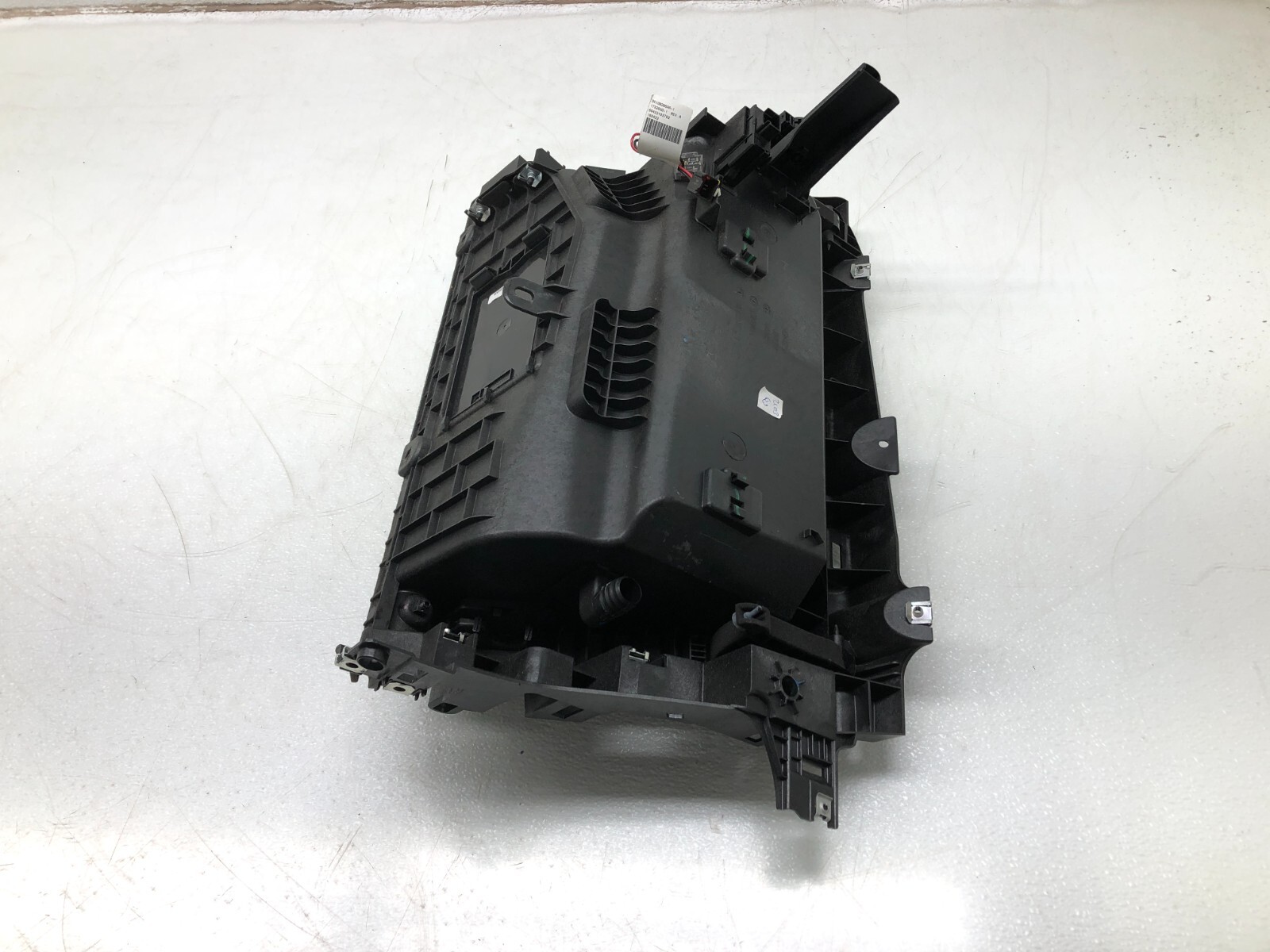 2017-2020 MASERATI LEVANTE RIGHT PASSENGER FRONT GLOVE BOX OEM.